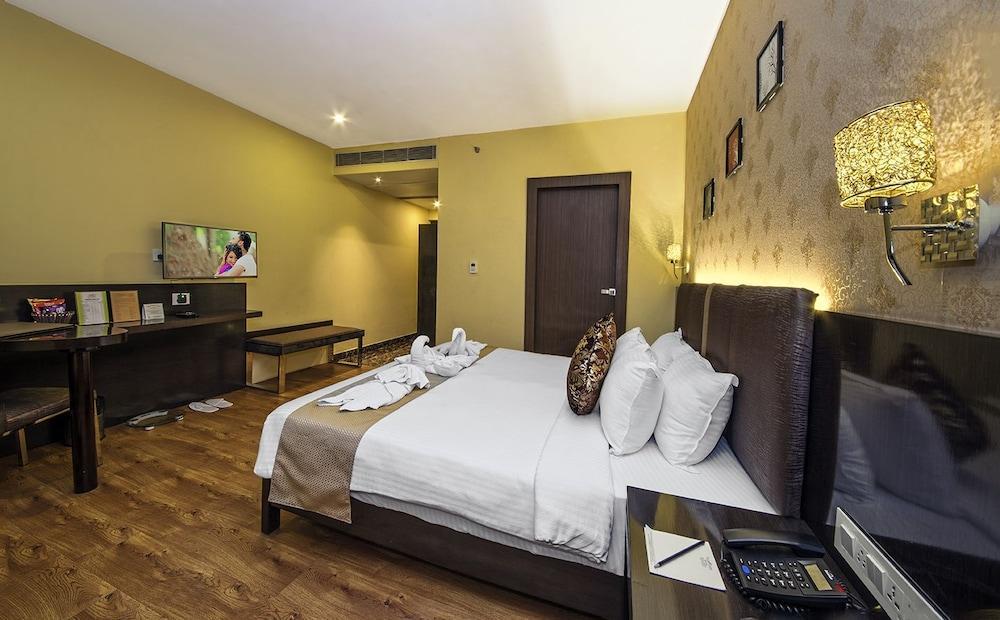 The Fern Residency Kolkata Hotel Exterior photo